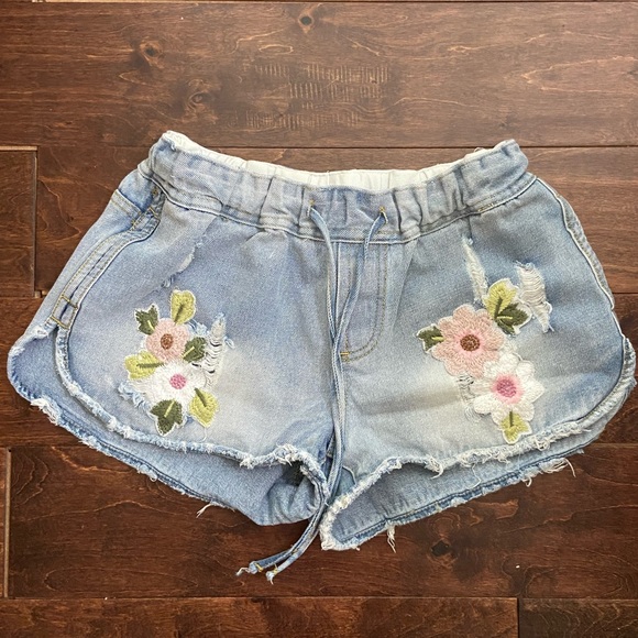 Sadie & Sage Pants - Drawstring floral denim shorts